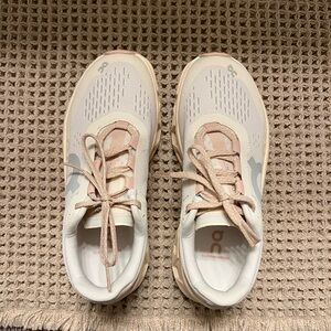 On Running Cloudmonster Trainers in Moon/Fawn (Cream & Tan)